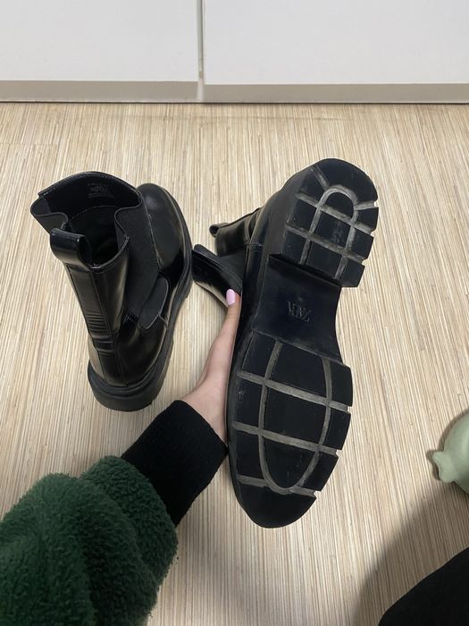 Зимни боти от Зара