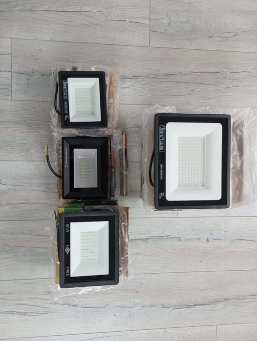 Прожектор Новый! 100W 50W. Качество  Отличное ! 10000тг