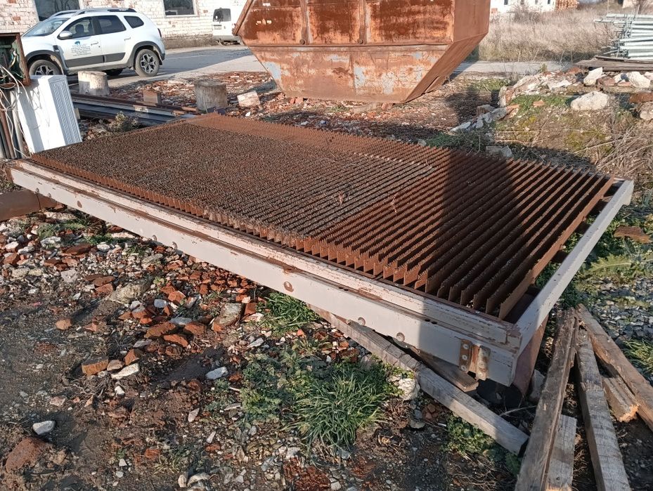 Vand platforma gratar metalic