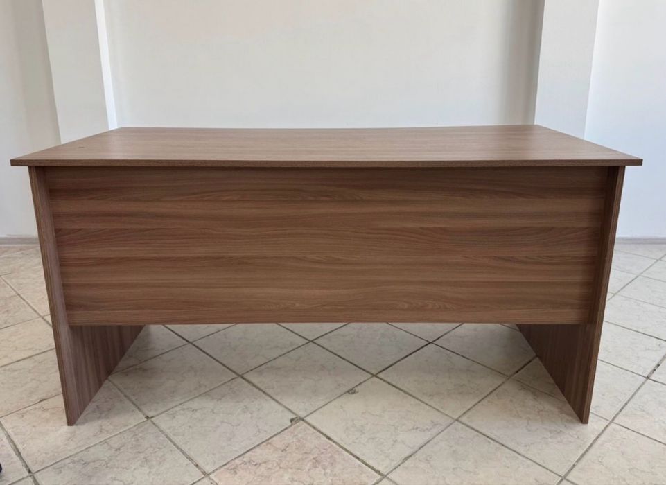 Офисные шкафы (2шт), столы (3шт), кресла