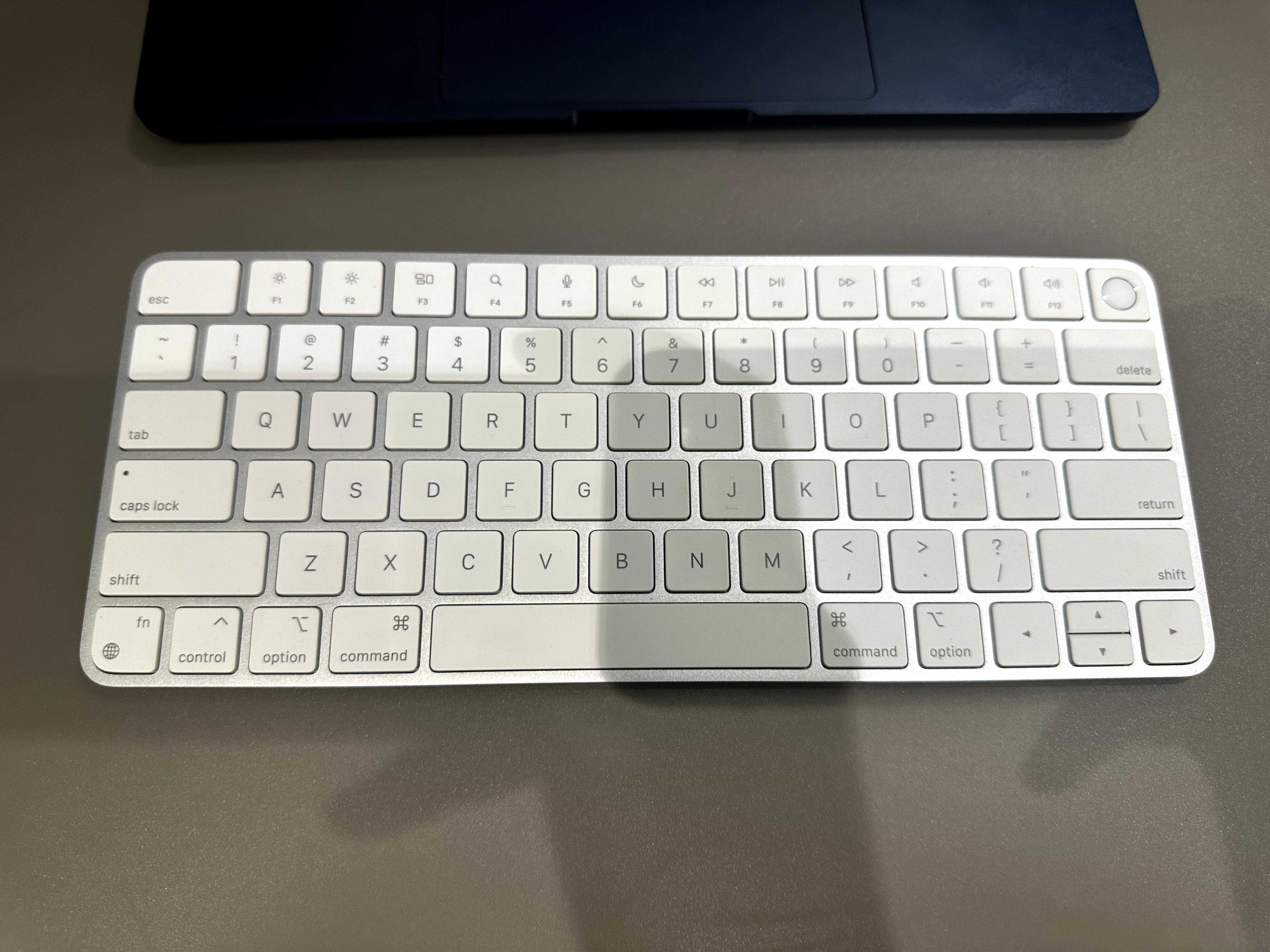 Apple Magic Keyboard Touch ID US в гаранция