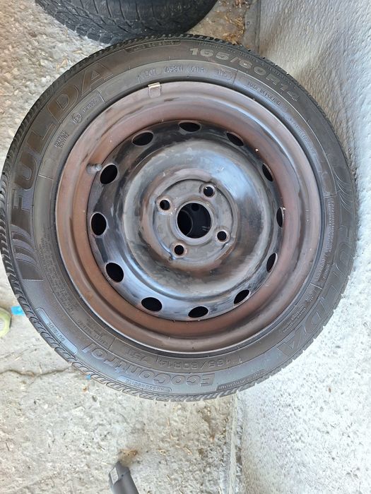 Продавам летни гуми с метални джанти FULFA 165/60/14.