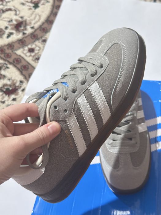 Продам новые кроссовки adidas gazelle