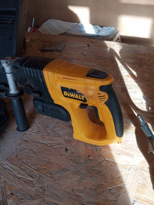 Vând circular + rotopercutor cu acumulator dewalt 24v