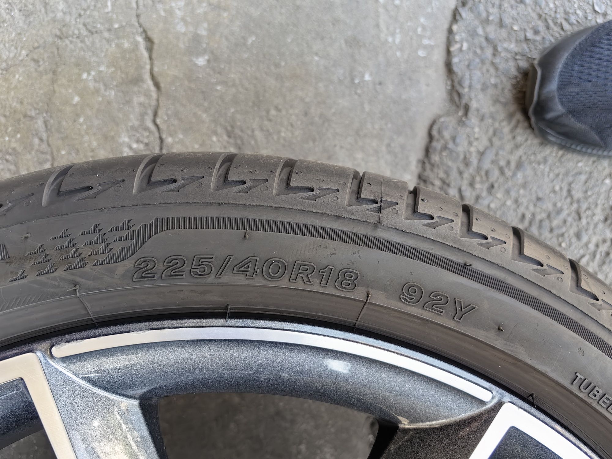 4 броя летни гуми 225/40/18. BRIDGESTONE