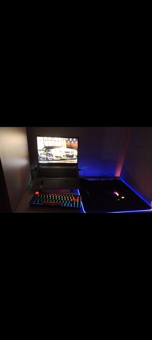 Vând laptop Lenovo nou+ tastatura,mouse pad , mouse și coler de gaming