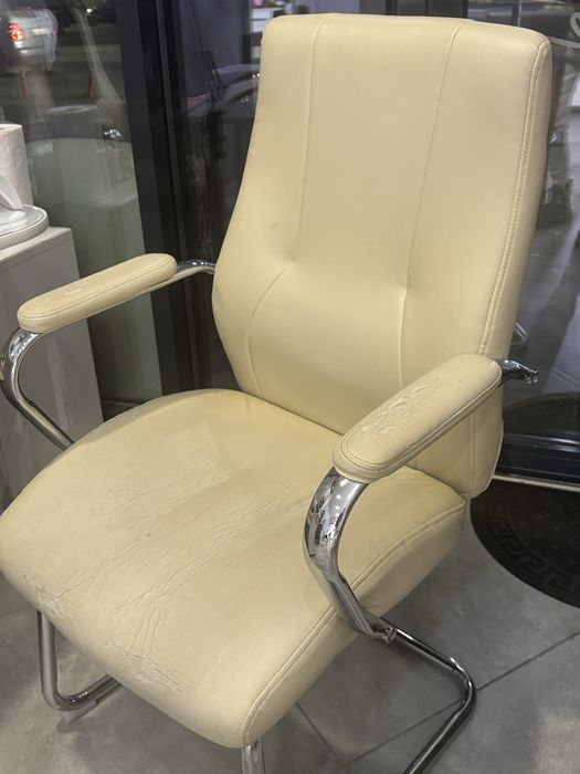 Стол за салон или чакалня