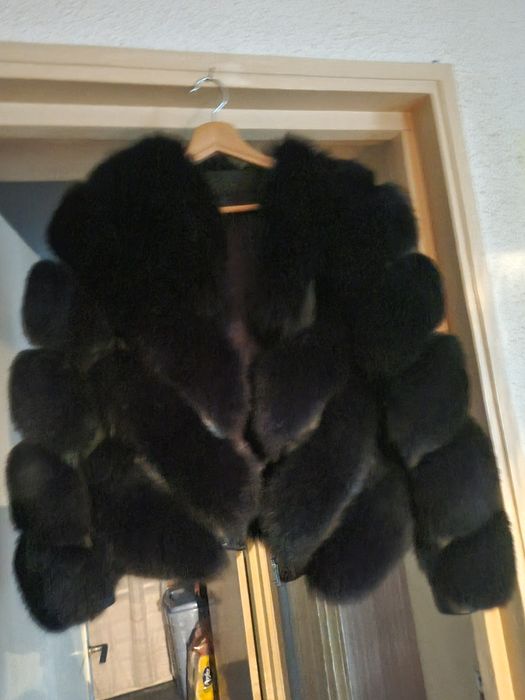 Haina  blana vulpe in conditii bune