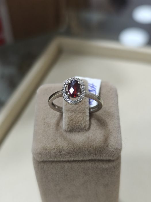 Inel aur 18k 2.90gr cu diamante naturale și granat (r)