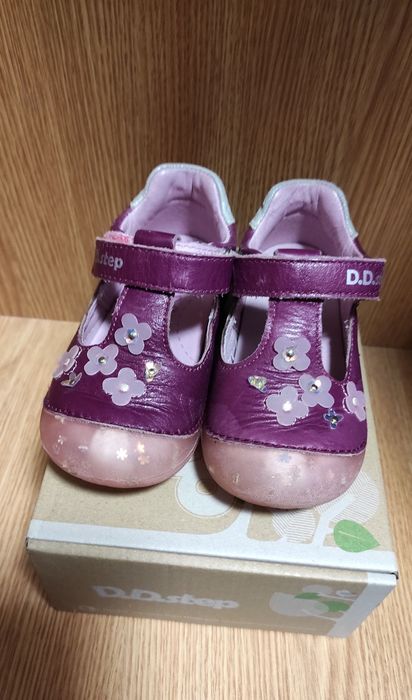 Vând pantofiori piele naturala DDstep Nr 23