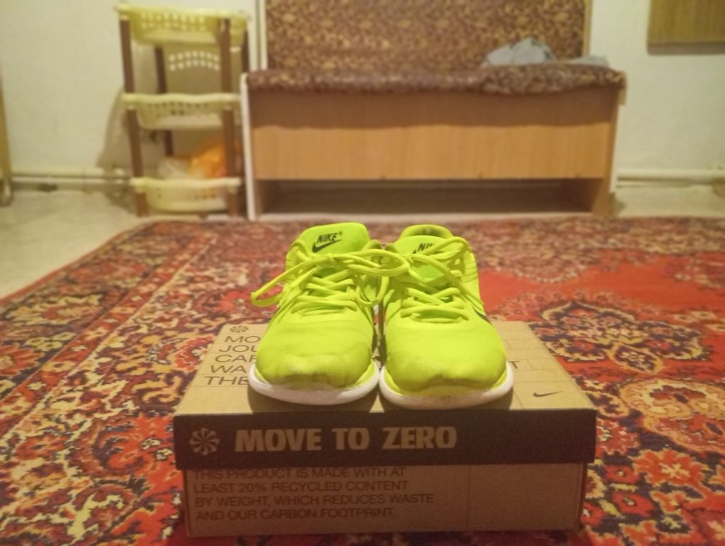 Продаю беговую кроссовку Nike free 4.0