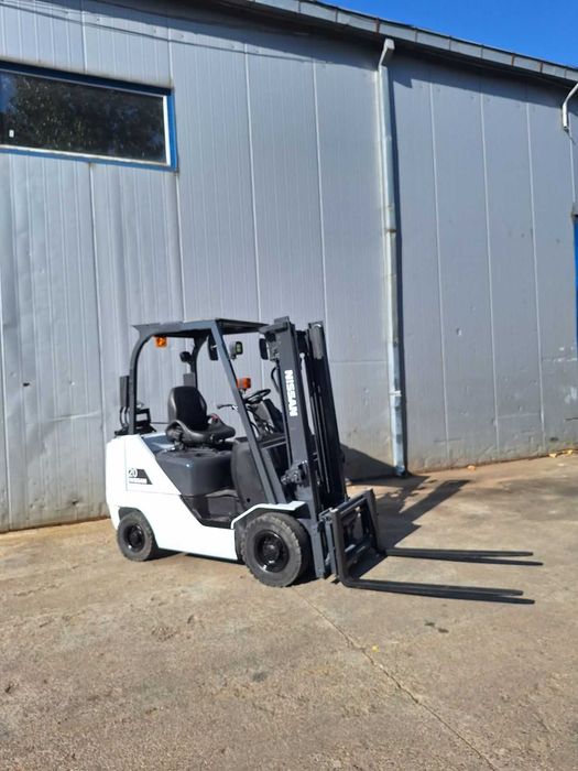 motostivuitor 2 tone stivuitor 2000 kg benzina Nissan an 2019