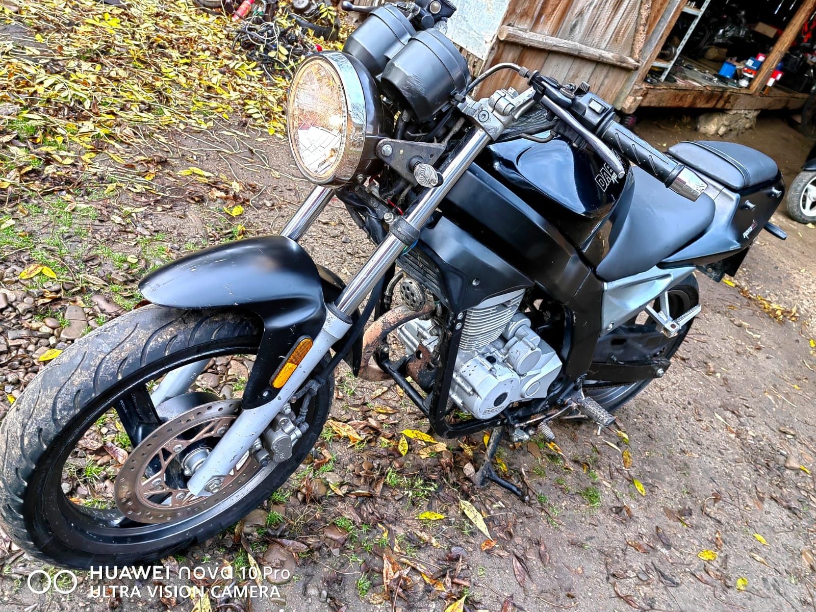 Motocicleta impecabilă Daelim Roadwin motorizare 125cc-4T. Neg.