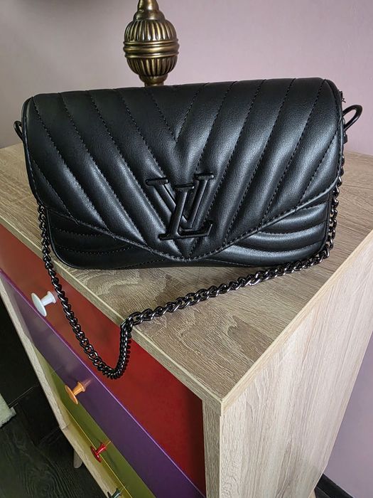 Малка чанта с къса и дълга дръжка