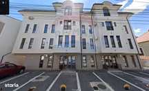 Apartament cu 3 camere de închiriat în zona Central