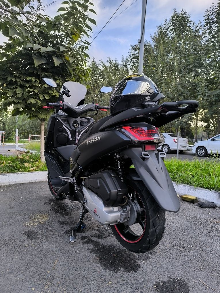 T Max Skuter 150cc