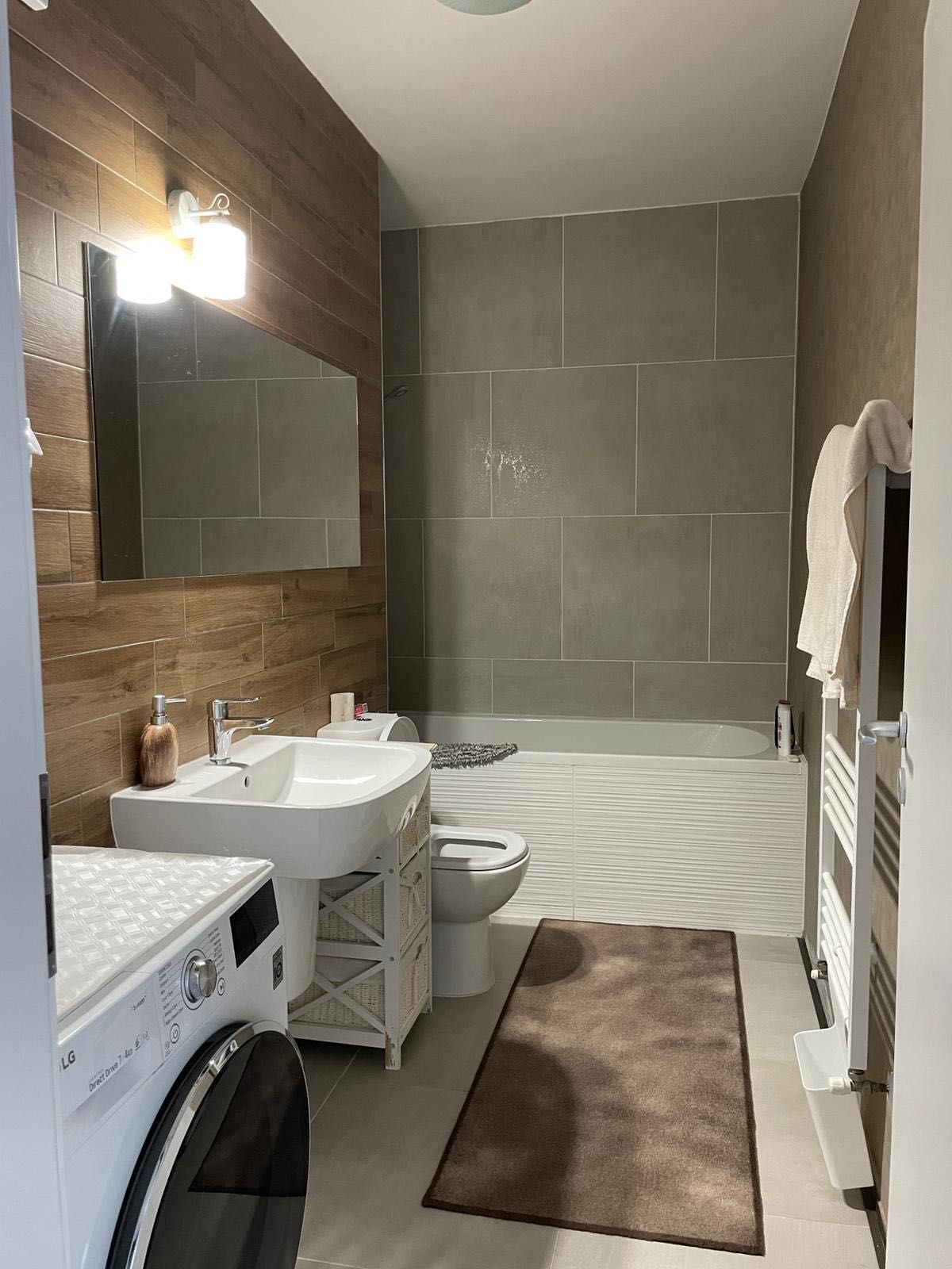 Închiriez apartament