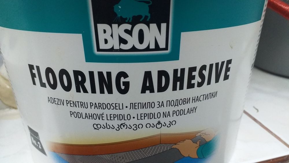 Adeziv pentru mocheta