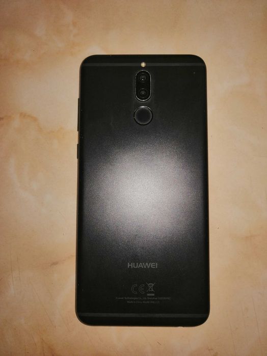 Телефон Huawei mate 10