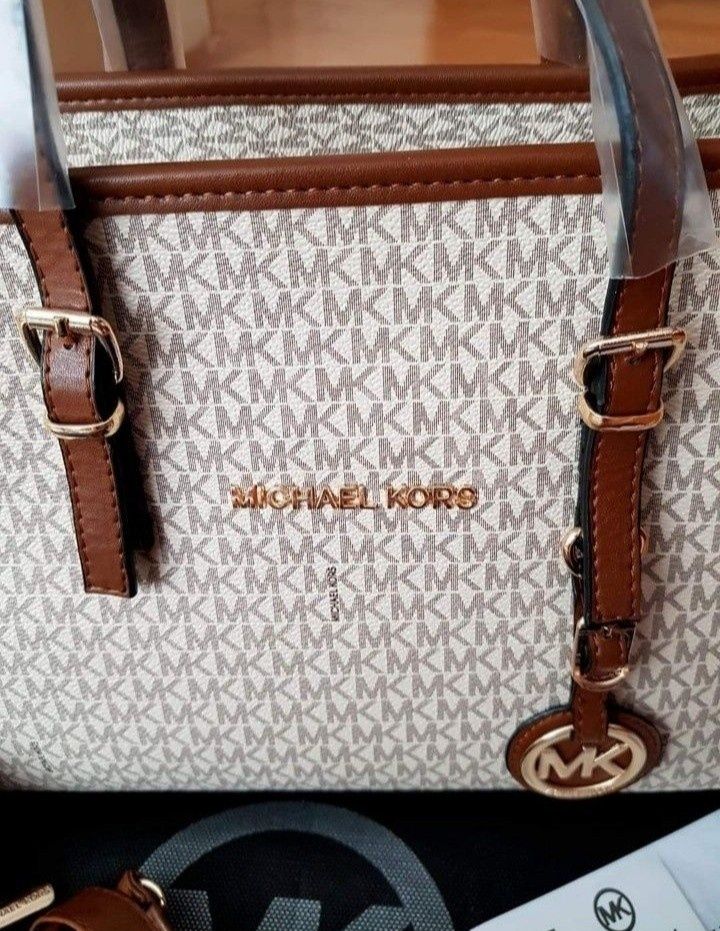 Set Michael Kors  geantă +portofel  logo metalic, etichetă ,saculet