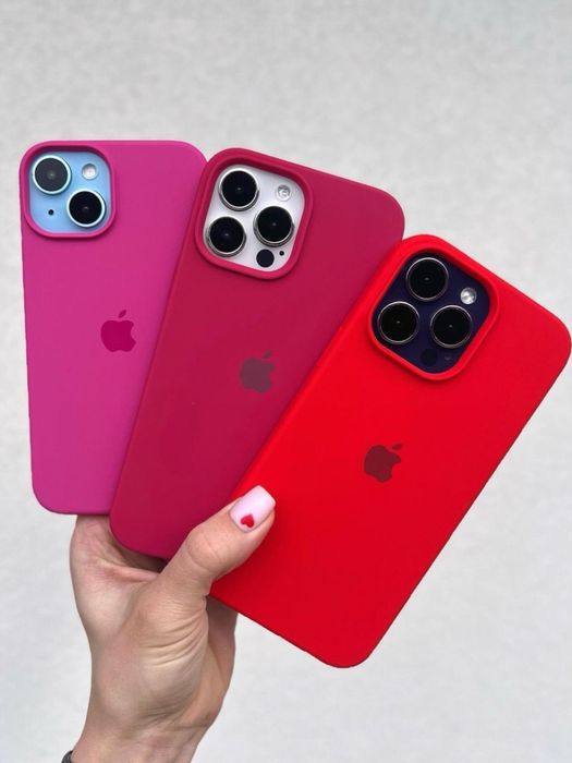 Huse iPhone 15 / 14 / 13 ~silicon la exterior ~ catifea la interior