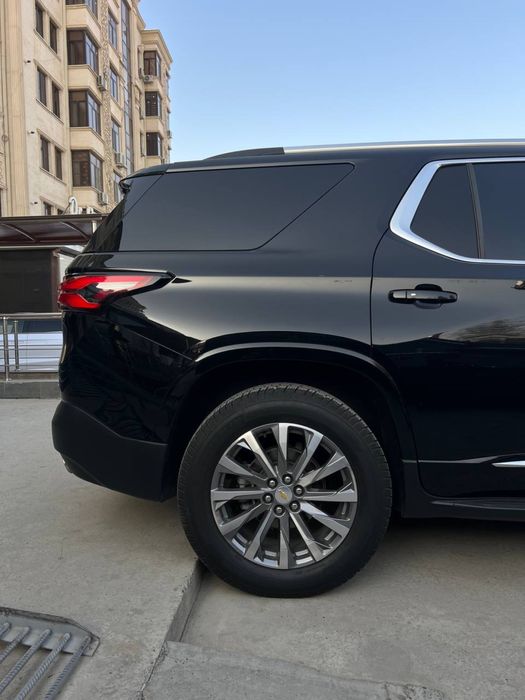 Traverse 2023 qora rangda