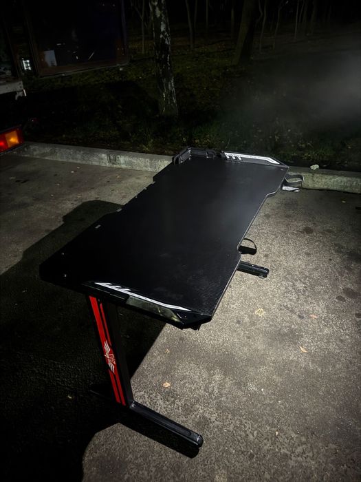 Продаеться стол для компьютера