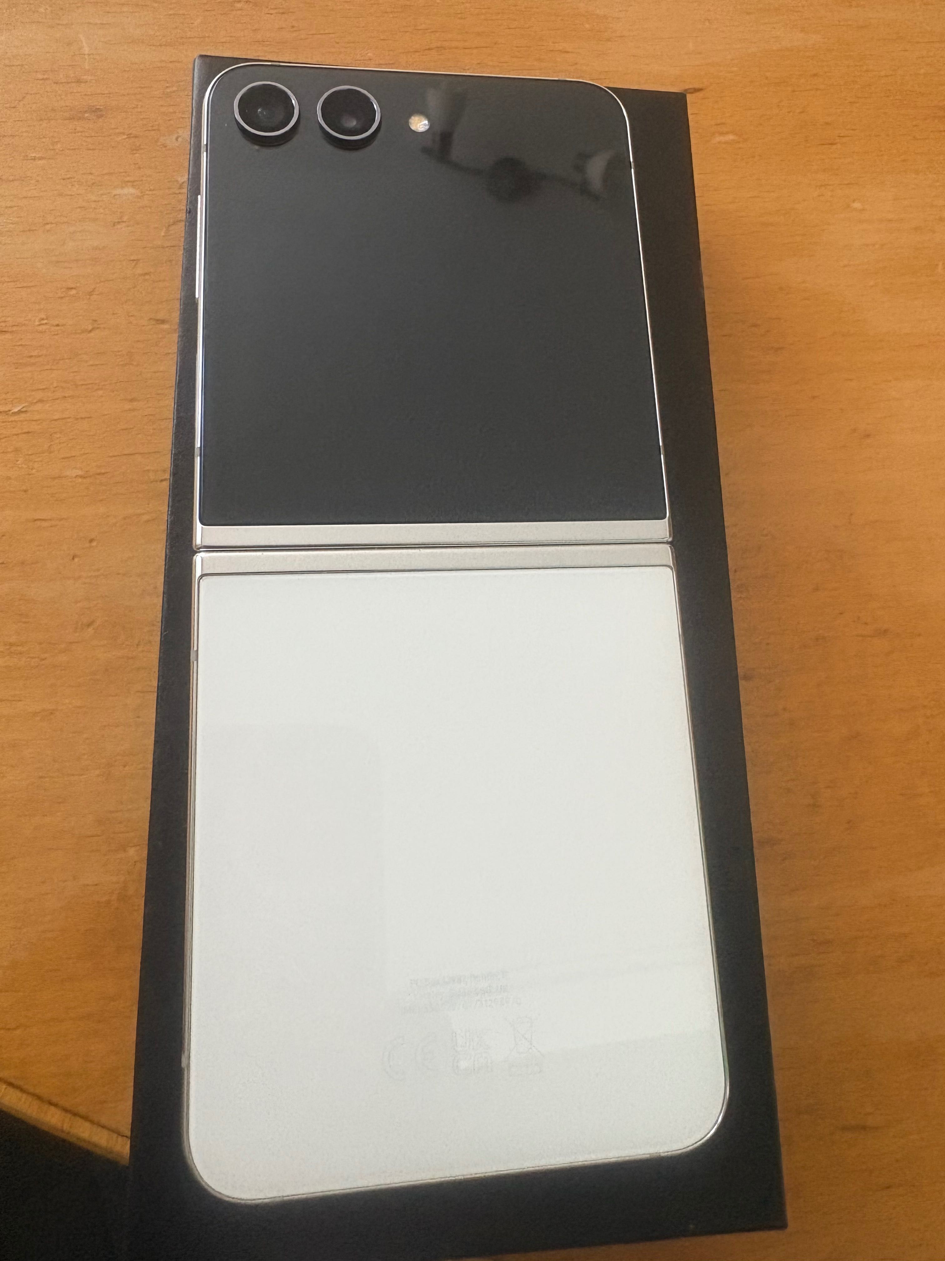 телефон-Galaxy Z Flip5