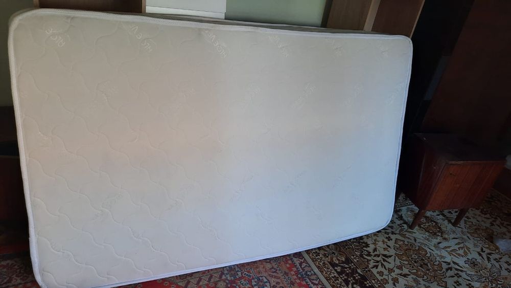 Продам матрас в хорошем состояние.