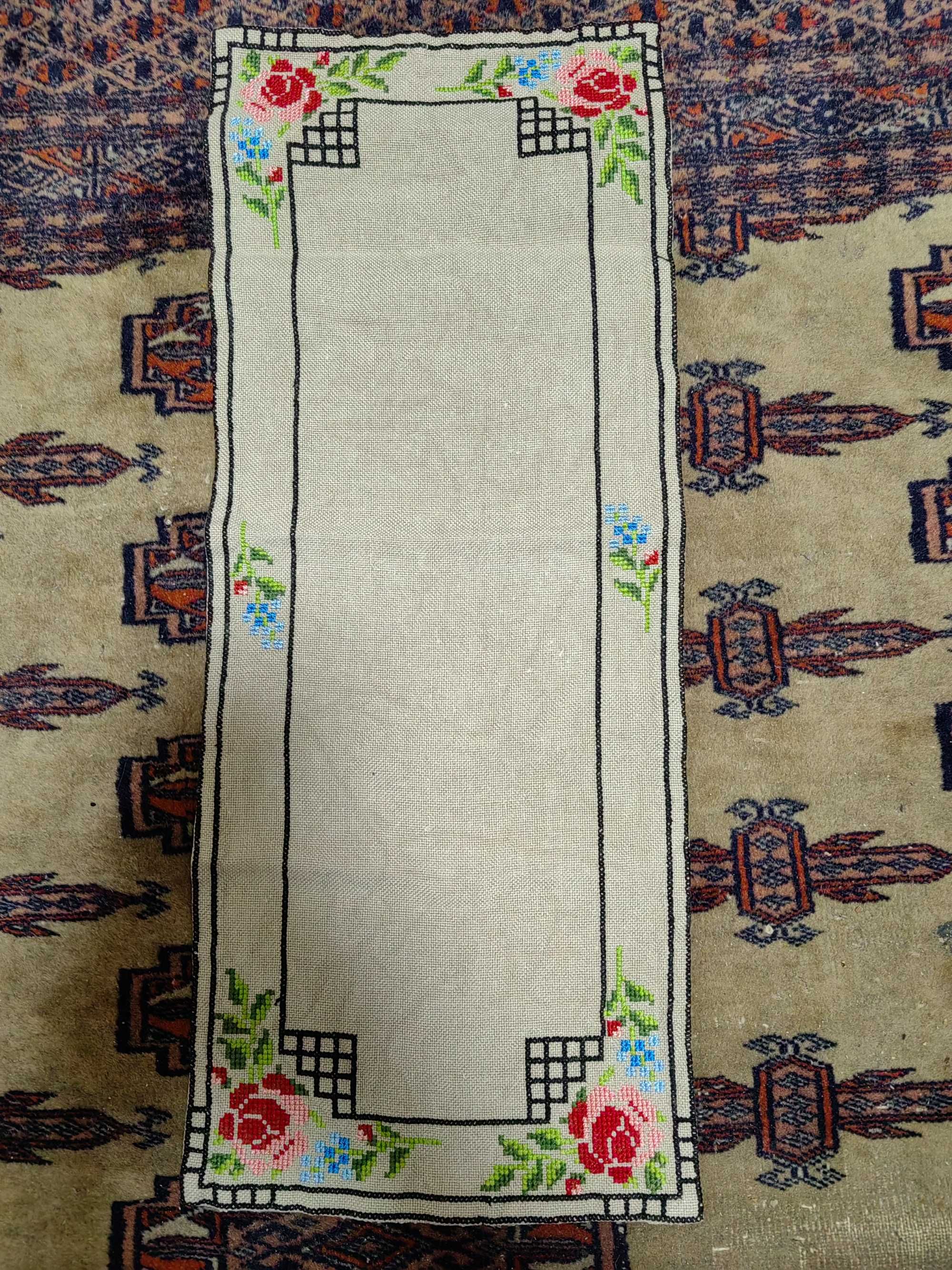 Тишлайфери ръчно бродирани