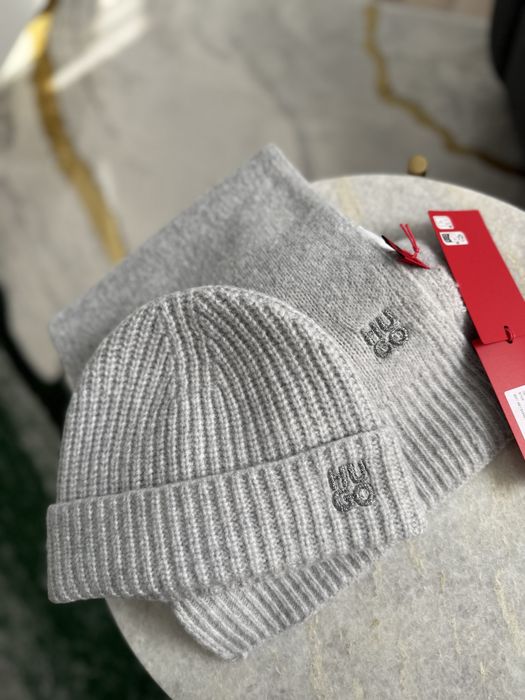 HUGO Red sarmi set fular si caciula dama gri one size noi originale