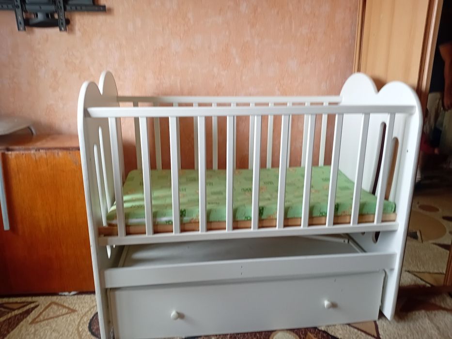 Продам детскую кроватку