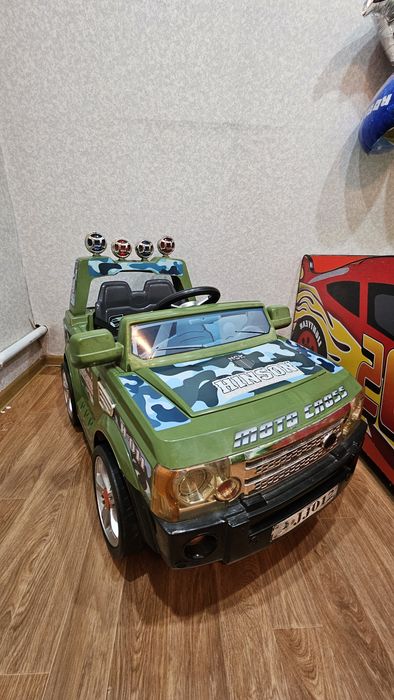 Продам машинку на аккумуляторе