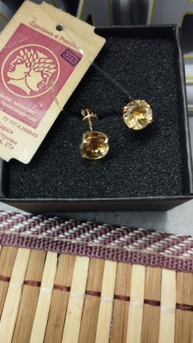 Продам золотые серьги
