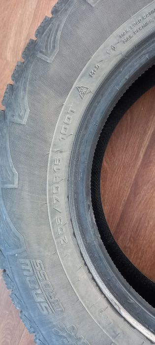Продам зимнюю шипованную резину. Комплект шин