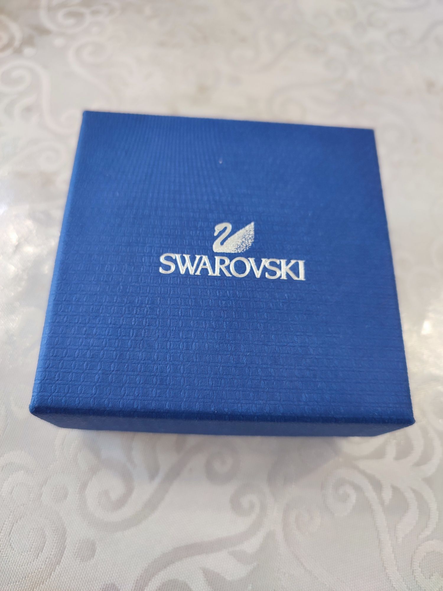 Серьги гвоздики Swarovski