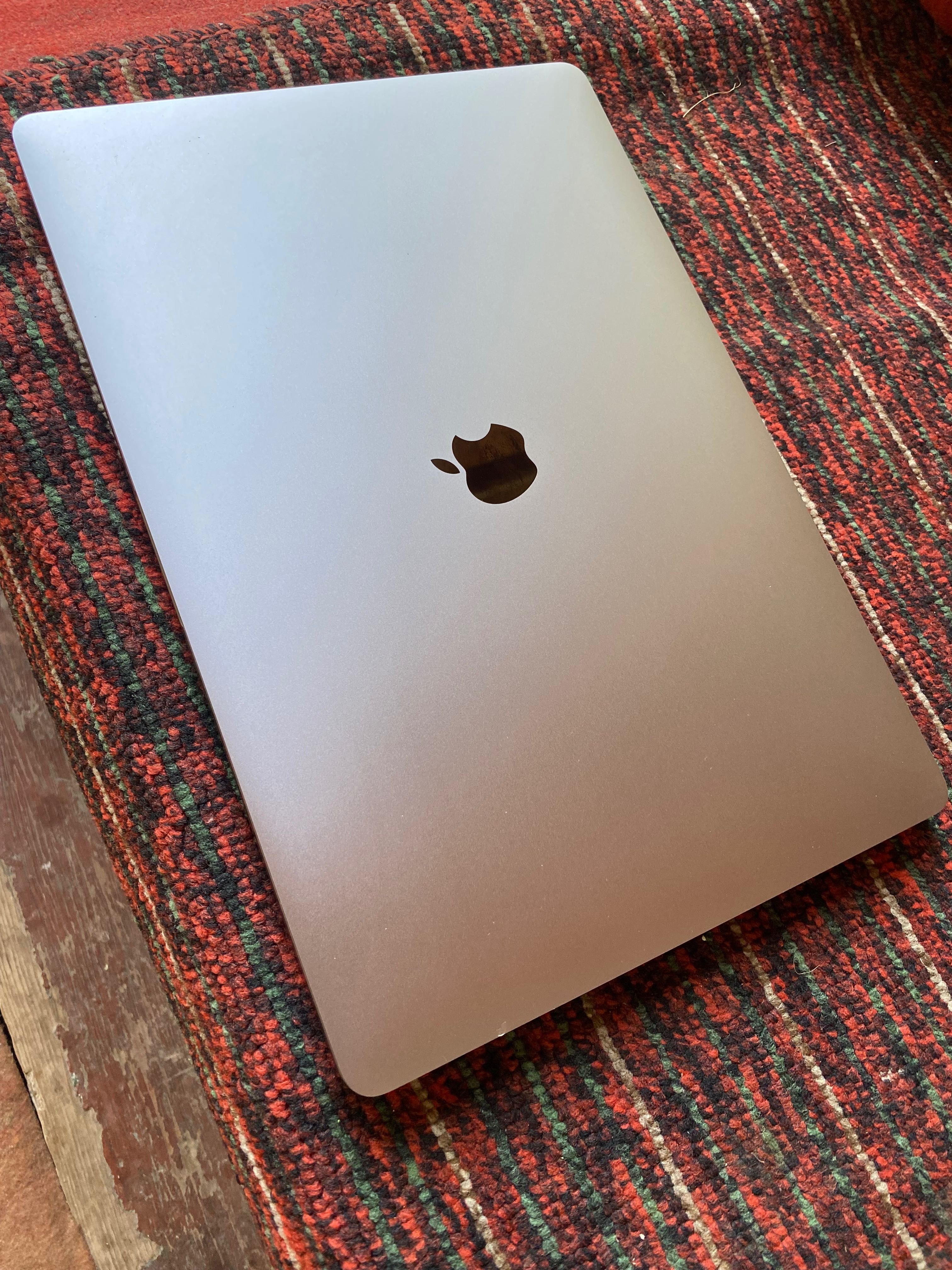 Maakbook Pro 16 8-ядерный процессор Intel Соre i9