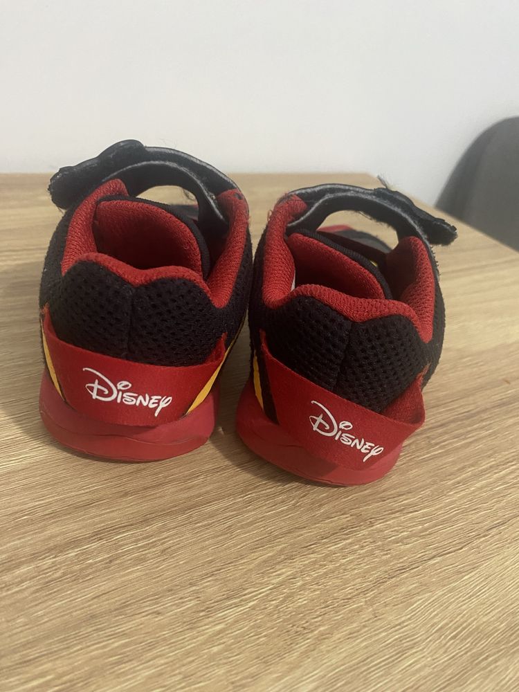 Adidasi Disney Adidas 23