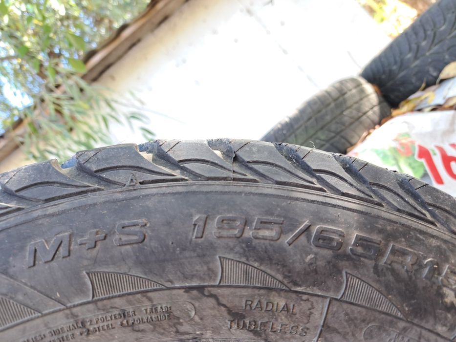 Vand 2 anvelope de iarnă