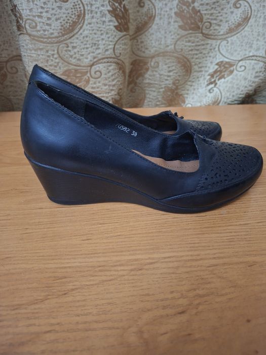 Продаю туфли женские