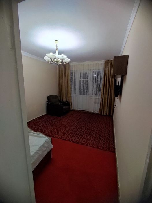 Продаётся 1 ком ком квартира в чирчике 1 мкн 2 этаж рядом актябр базар