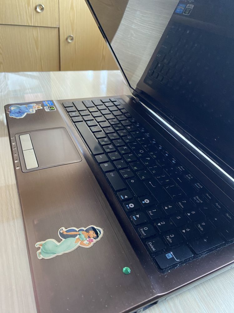 Запазен  лаптоп Asus .