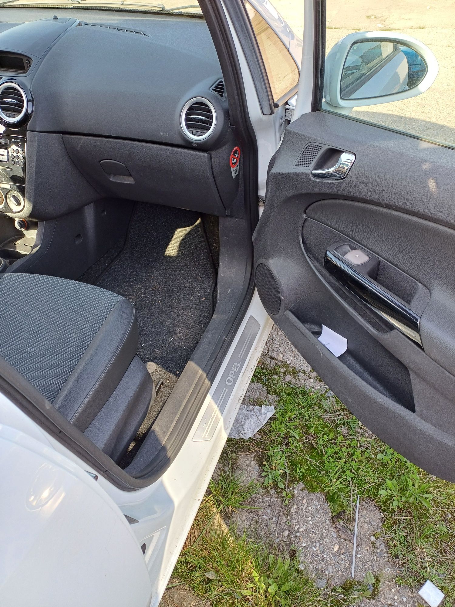 Opel Corsa 1.2 benzină an 2009