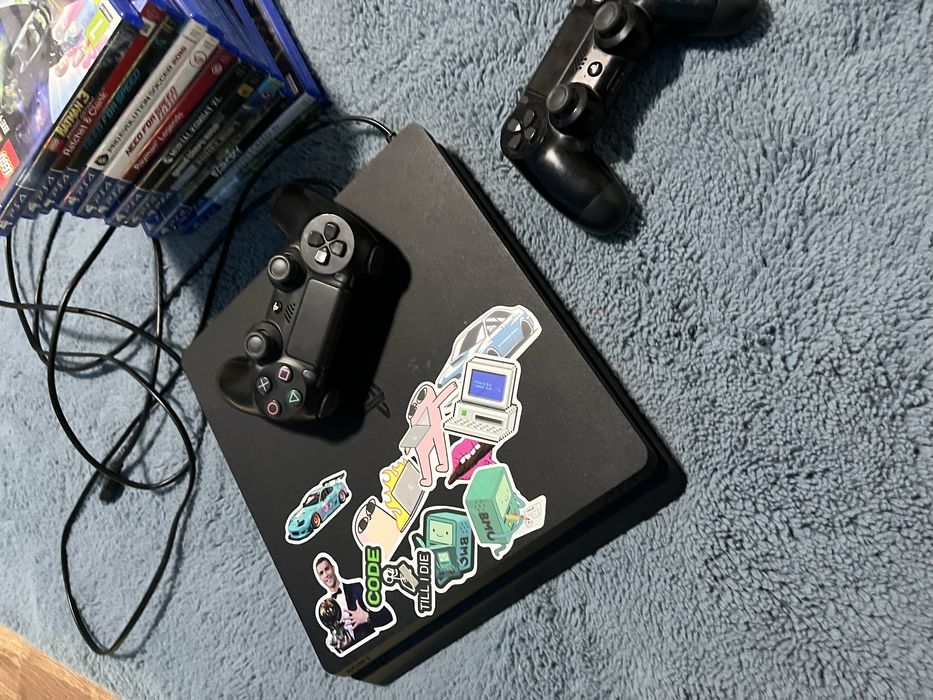 Ps4 cu doua consoale  si cu 12jocuri