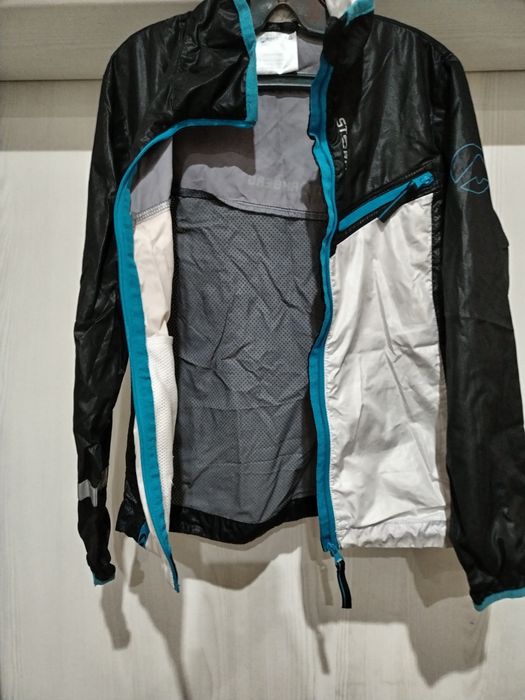 Оригинално пролетно якенце Adidas, ветровка Stormberg
