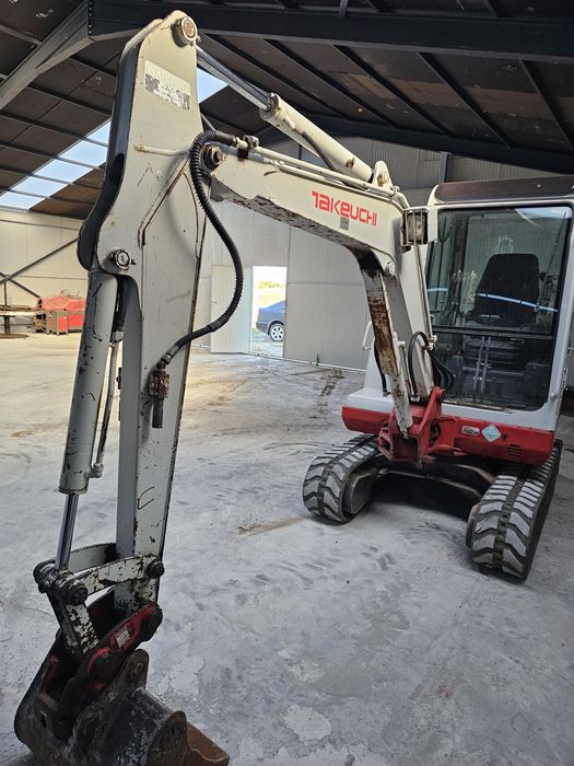 Miniexcavator Tacheuchi de 2,8 tone adus recent