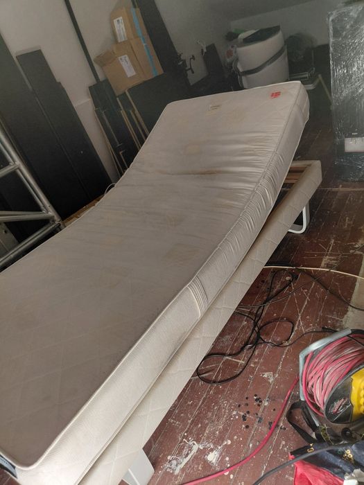 Електрическо медицинско легло