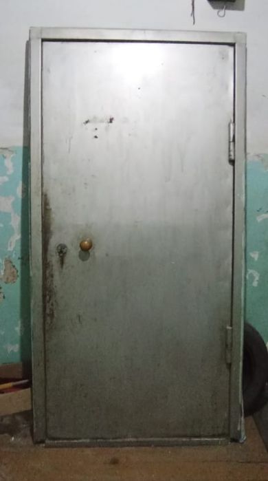 Входная железная дверь