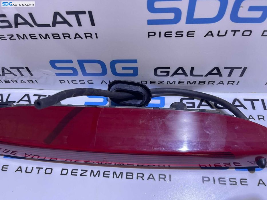 Lampa Tripla Stop Auxiliar Central Luneta Geam Sticla Hayon Haion Portbagaj Renault Clio 3 Break Grandtour 2005 - 2013 Cod 8200618714