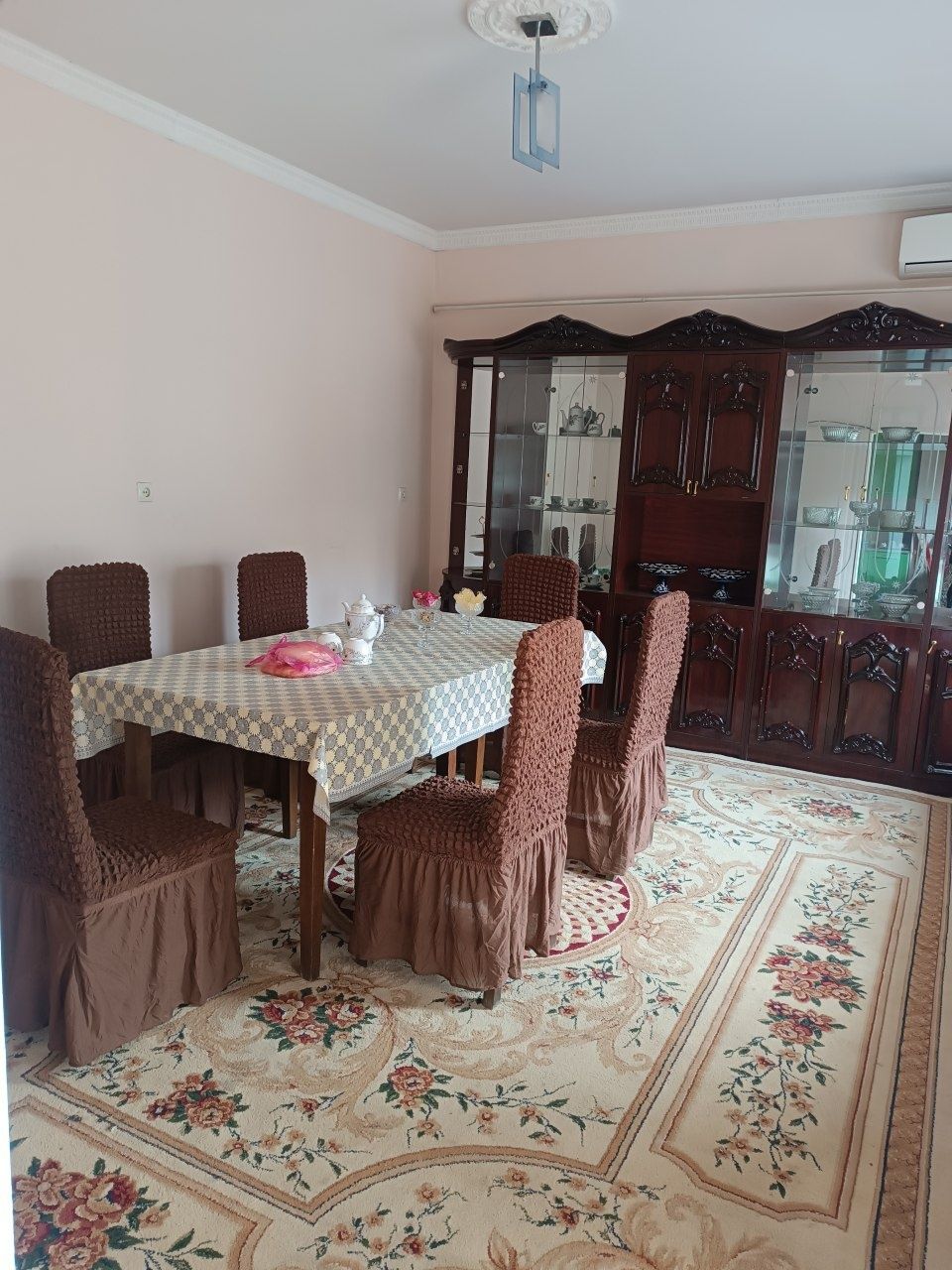 Yashnobod Panelnida 7 xona Oshxonadan tashqari hovli   uy ijaraga be